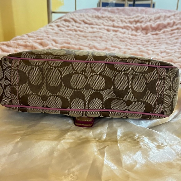 Coach Soho Pink Suede - Picture 4 of 15